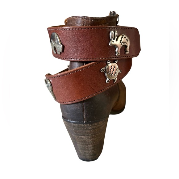 Vintage 90’s Brown Leather Silver Conch Engraved Southwestern Animals Belt, S - Picture 3 of 15